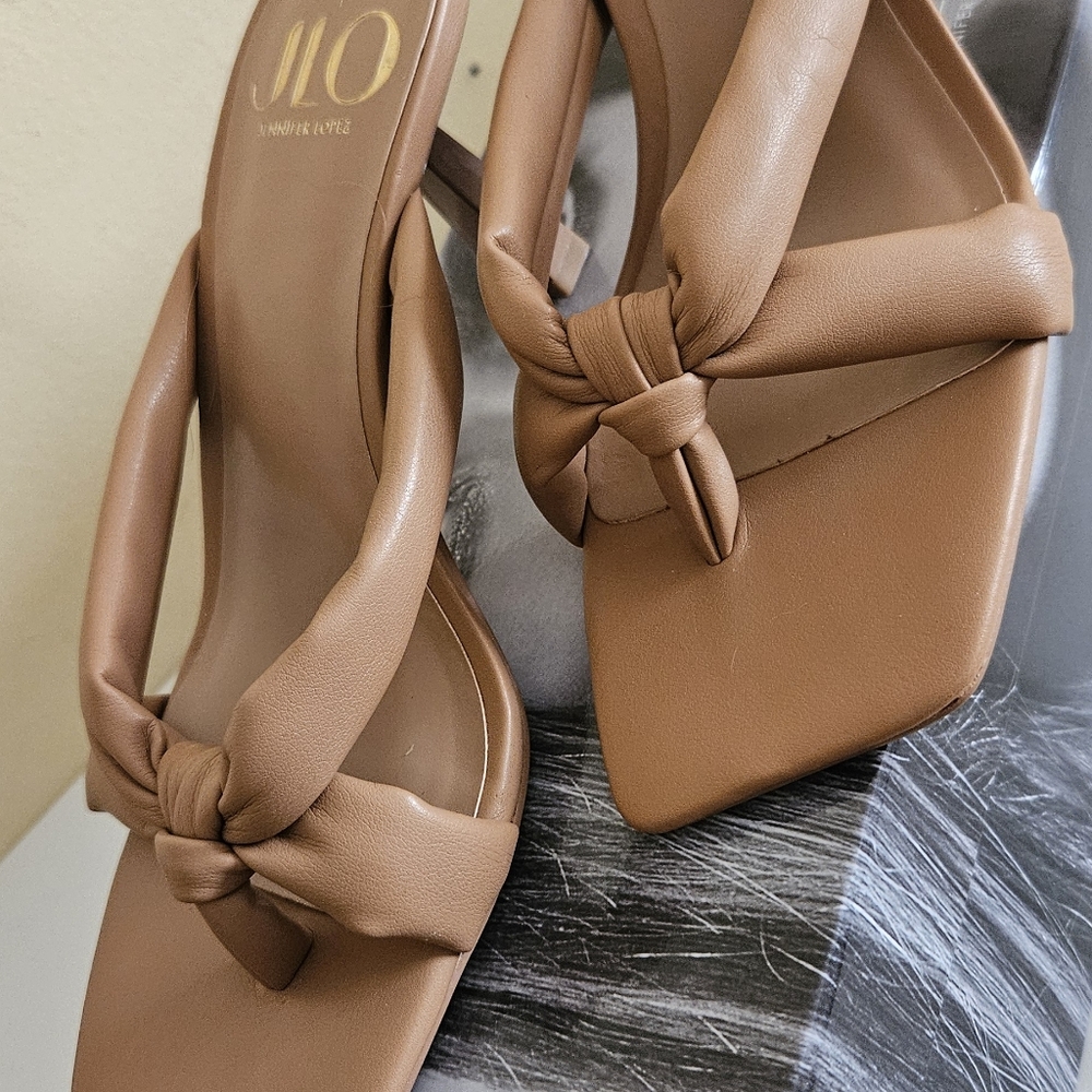 Jennifer Lopez Tan Knotted Square-Toe Slide Sandals - Picture 5 of 7